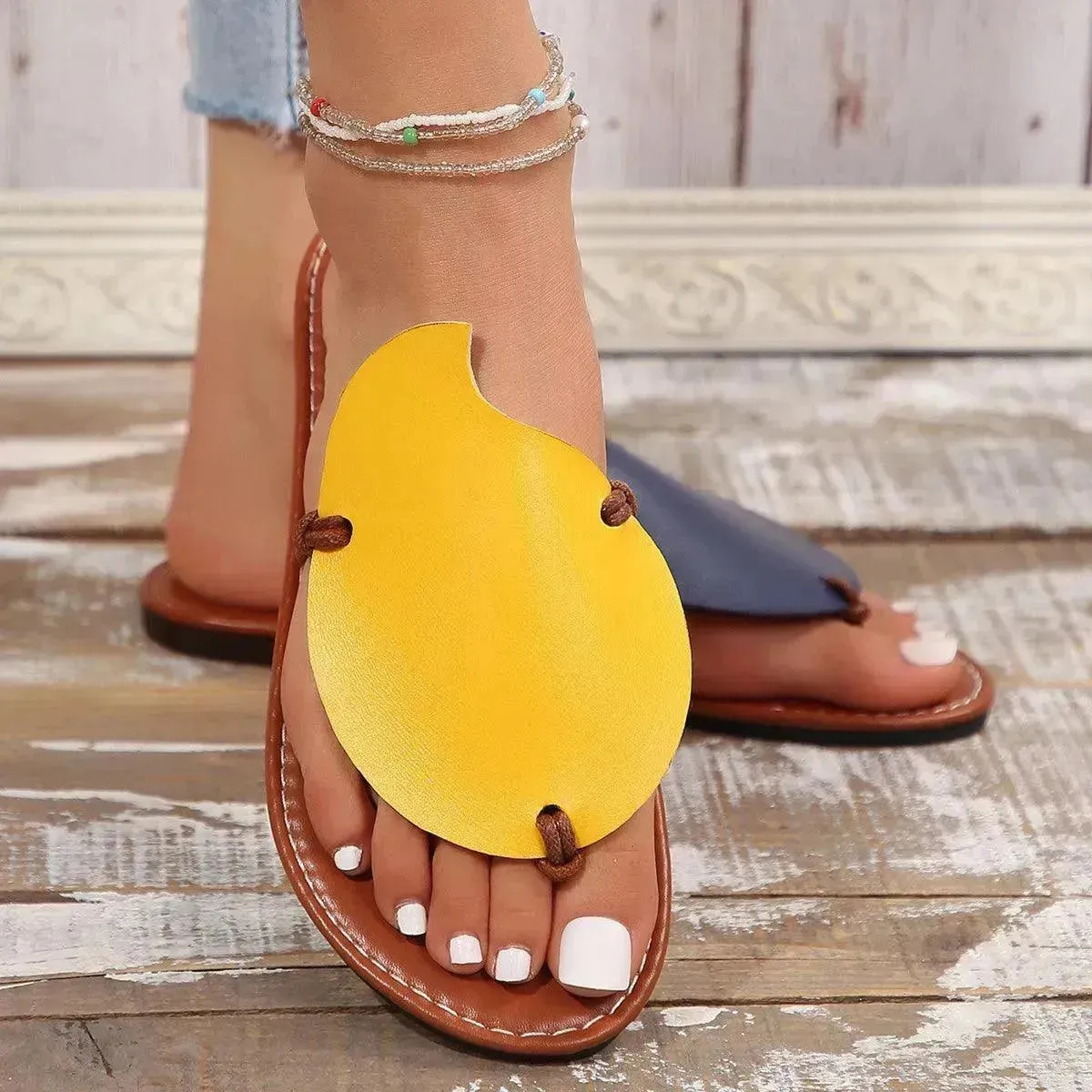 Casual Color-matching Clip-toe Sandals Summer Outdoor Personalized Flat Flip Flop  Slippers For Women.