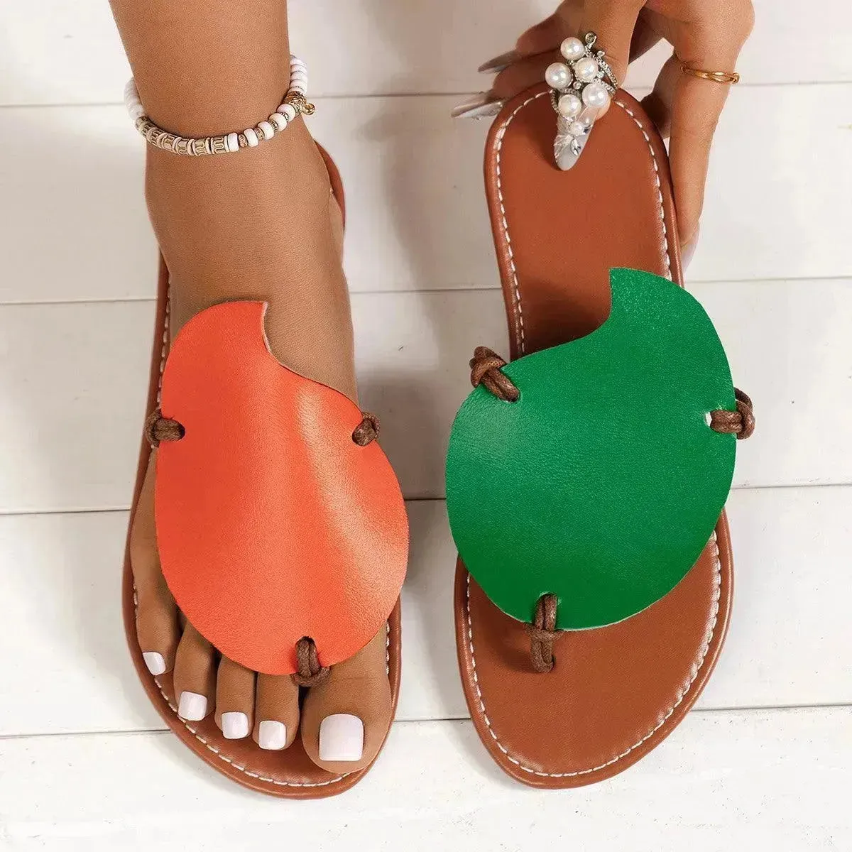 Casual Color-matching Clip-toe Sandals Summer Outdoor Personalized Flat Flip Flop  Slippers For Women.