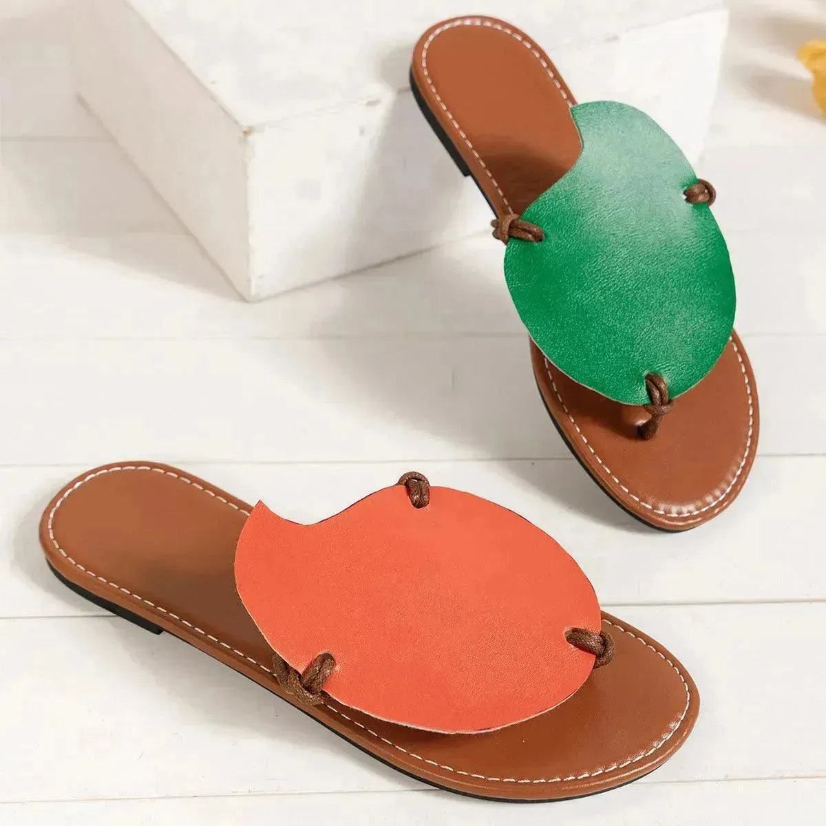 Casual Color-matching Clip-toe Sandals Summer Outdoor Personalized Flat Flip Flop  Slippers For Women.