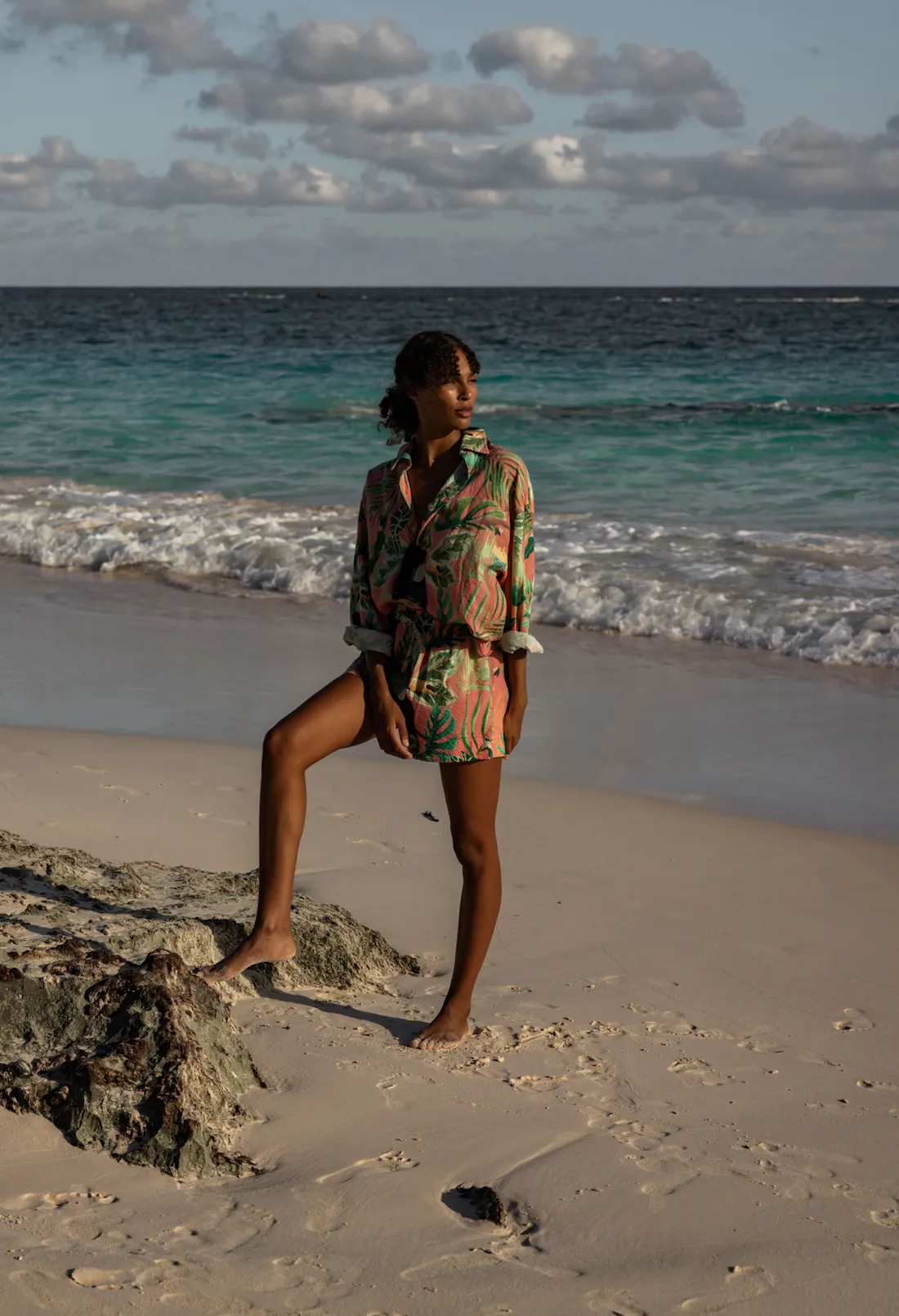 Oversized Holiday Shirt in Bird of Paradise